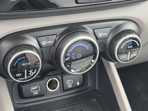 Used 2026 Hyundai Venue SEL FWD image 19