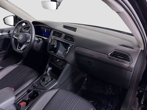 Certified 2023 Volkswagen Tiguan SE w/ Panoramic Sunroof Package AWD/4WD image 33