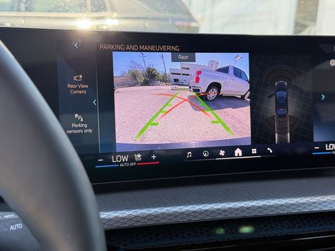 Used 2025 BMW 330i xDrive Sedan image 18