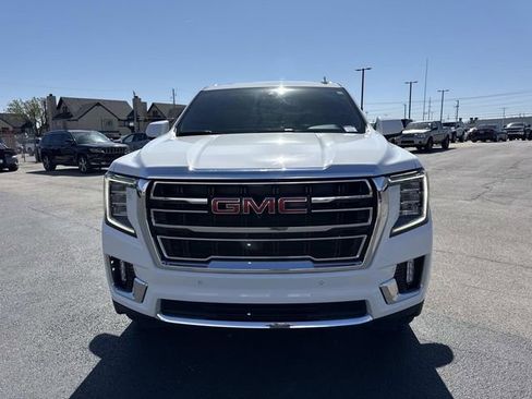 Used 2022 GMC Yukon XL SLT w/ SLT Premium Package image 8