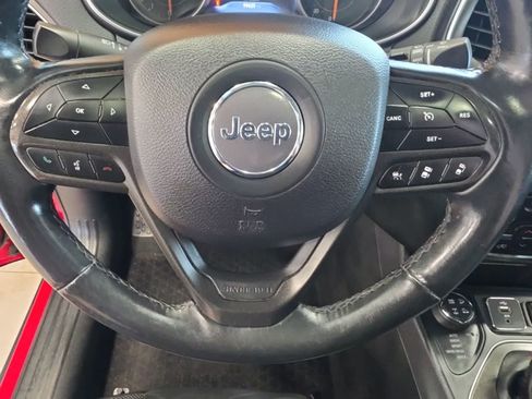 Used 2019 Jeep Cherokee Trailhawk AWD/4WD image 24