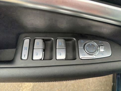 Used 2026 Genesis G70 2.5T image 17