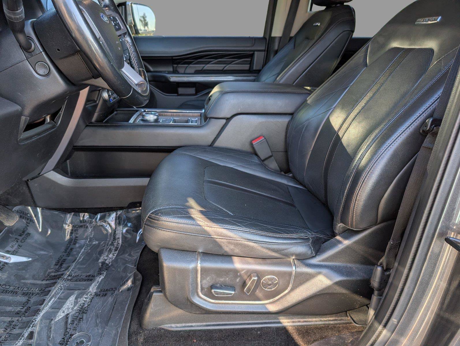 Used 2018 Ford Expedition Platinum RWD image 3