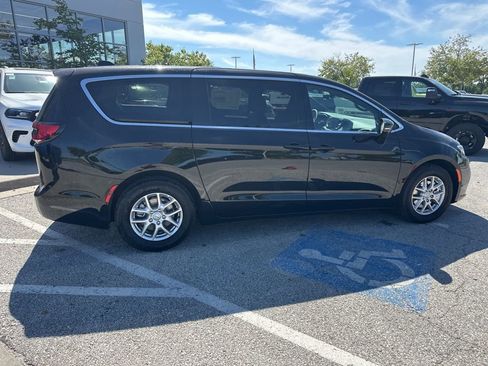 New 2026 Chrysler Pacifica Select image 35