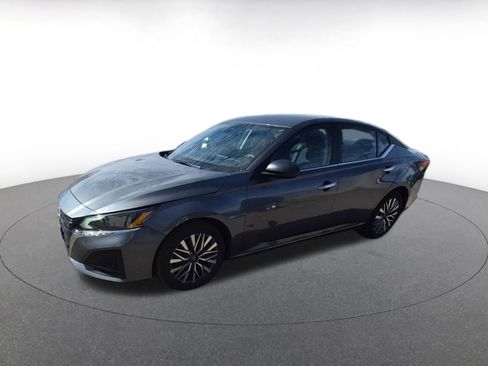 Used 2025 Nissan Altima 2.5 SV image 4