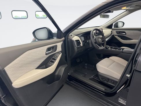 Used 2023 Nissan Rogue SV AWD/4WD image 9