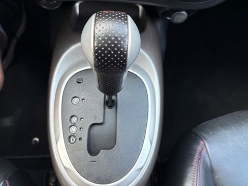 Used 2013 Nissan Juke SL image 36