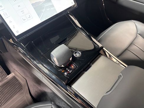 New 2025 Land Rover Range Rover Sport Dynamic SE image 14