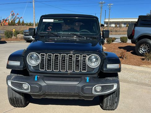 Used 2024 Jeep Wrangler Sahara w/ Technology Group image 3