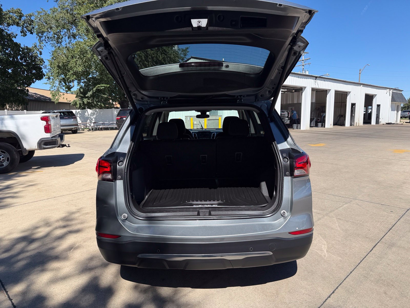Used 2024 Chevrolet Equinox LT w/ LPO, Floor Liner Package FWD image 34