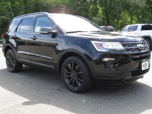Used 2019 Ford Explorer XLT w/ Equipment Group 202A AWD/4WD image 3