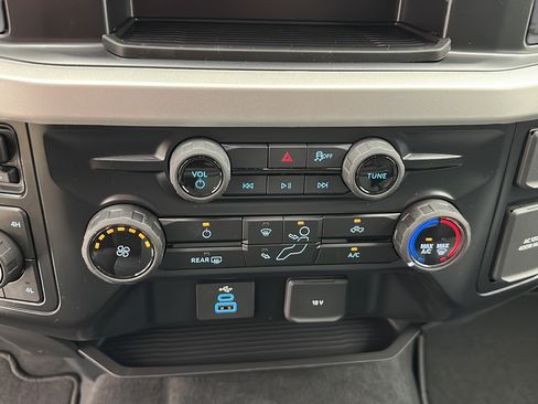 New 2026 Ford F250 XLT w/ FX4 Off-Road Package AWD/4WD image 17