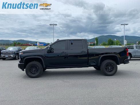 Used 2025 Chevrolet Silverado 2500 ZR2 w/ Technology Package AWD/4WD image 4