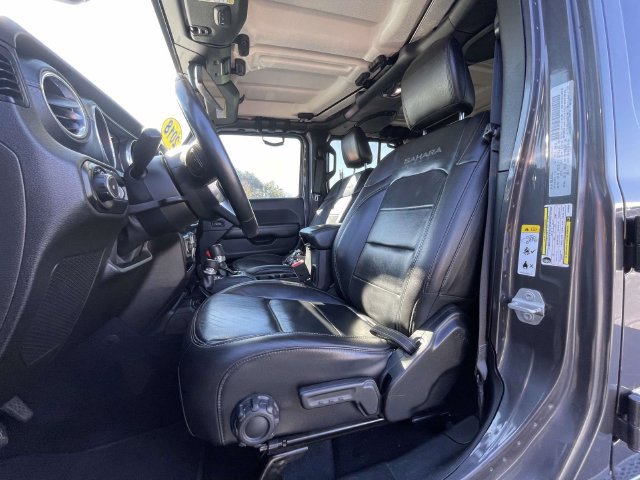 Used 2018 Jeep Wrangler Unlimited Sahara AWD/4WD image 17