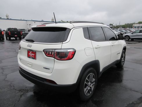 Used 2017 Jeep Compass Latitude w/ Cold Weather Group AWD/4WD image 5