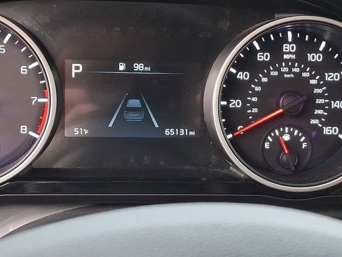 Used 2022 Kia Carnival EX image 20