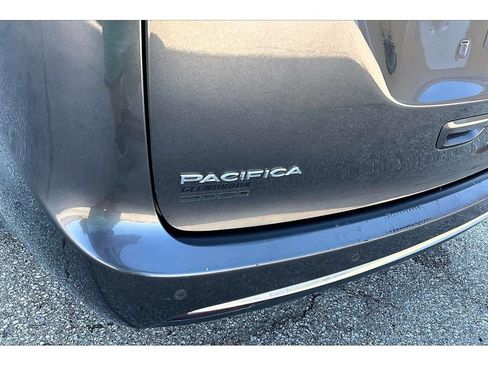 Used 2020 Chrysler Pacifica Limited FWD image 39