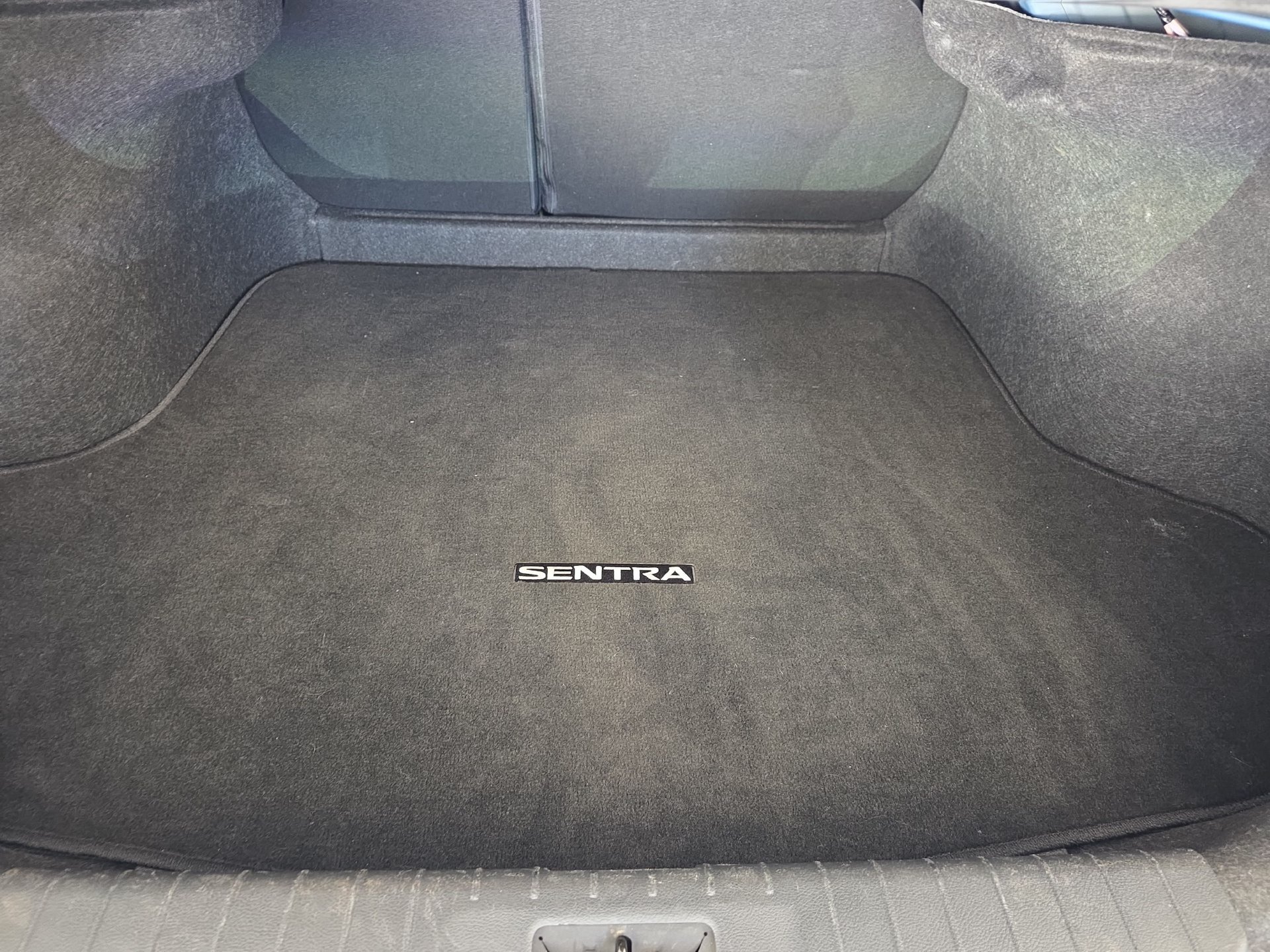 Used 2025 Nissan Sentra SR FWD image 12