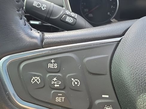 Used 2020 Chevrolet Equinox LT image 18