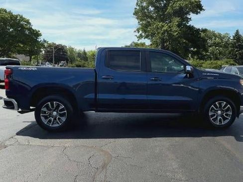 Used 2023 Chevrolet Silverado 1500 LT AWD/4WD image 9