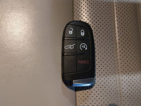 Used 2018 Jeep Grand Cherokee Limited image 32