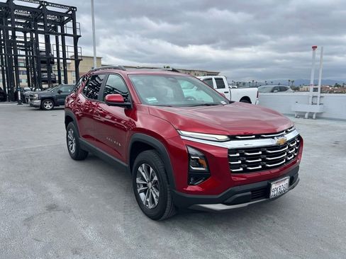 Used 2025 Chevrolet Equinox LT w/ Safety and Technology Package FWD image 3