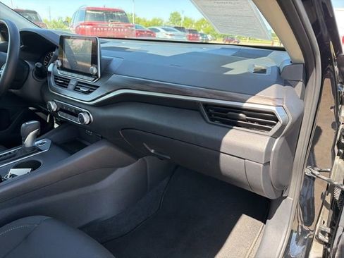 Used 2025 Nissan Altima 2.5 SV FWD image 18