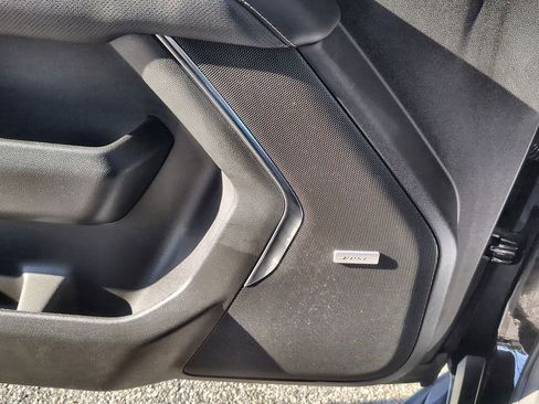 Used 2023 GMC Yukon XL SLT w/ SLT Premium Package image 25