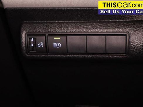 Used 2021 Toyota Corolla LE image 18