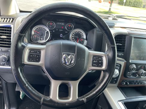 Used 2015 RAM 1500 Laramie w/ Convenience Group AWD/4WD image 10