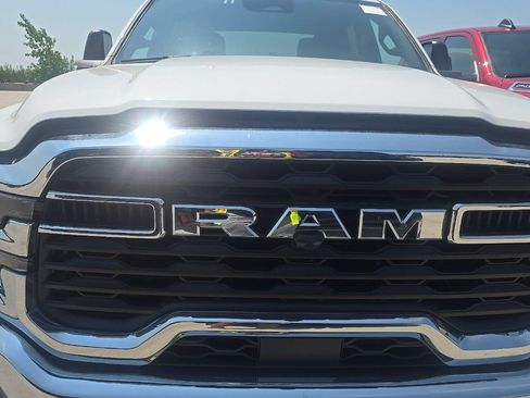 Used 2025 RAM 2500 Big Horn AWD/4WD image 3