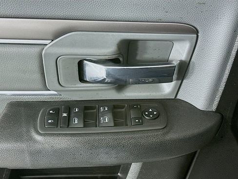 Used 2022 RAM 1500 Classic SLT image 18