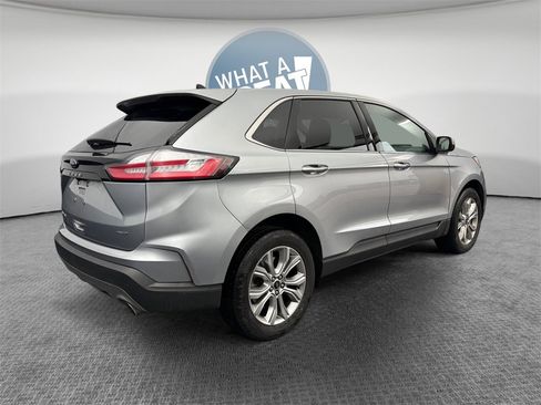 Used 2024 Ford Edge Titanium image 3