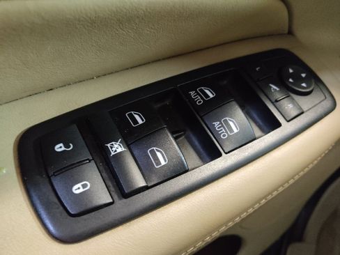 Used 2017 Jeep Grand Cherokee Overland image 27