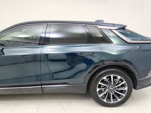 Used 2024 Cadillac Lyriq Sport image 11