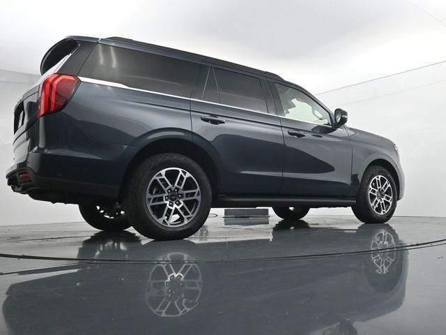 Used 2025 Ford Expedition Active AWD/4WD image 42