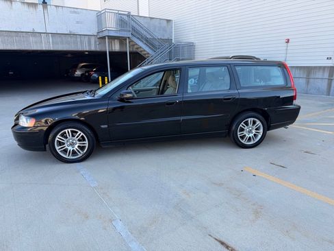 Used 2006 Volvo V70 2.4 FWD image 4