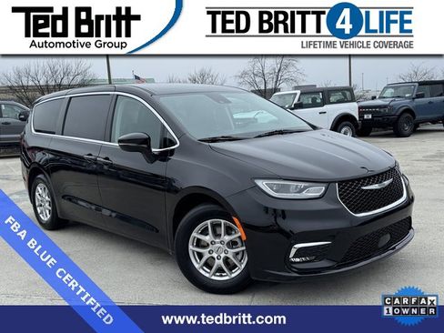 Used 2024 Chrysler Pacifica Touring-L image 1