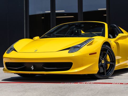 Used 2015 Ferrari 458 Spider RWD image 3