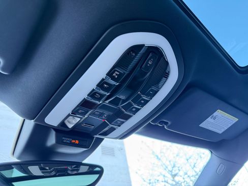 Used 2018 Porsche Macan Sport Edition image 19