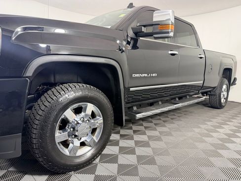 Used 2017 GMC Sierra 3500 Denali w/ Duramax Plus Package image 10
