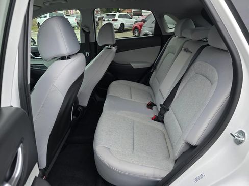 Used 2023 Hyundai Kona SE FWD image 14