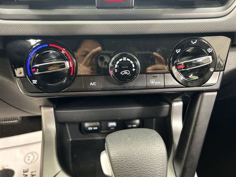 Used 2024 Kia Seltos LX AWD/4WD image 16