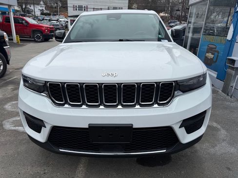 Used 2023 Jeep Grand Cherokee Laredo w/ Luxury Tech Group I image 3