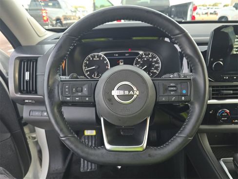 Used 2024 Nissan Pathfinder SL w/ SL Premium Package image 17