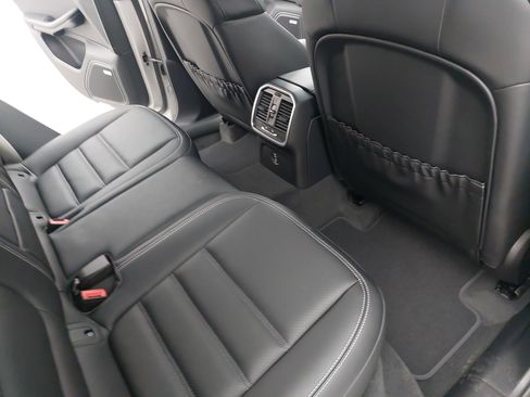 New 2026 Porsche Macan S image 13