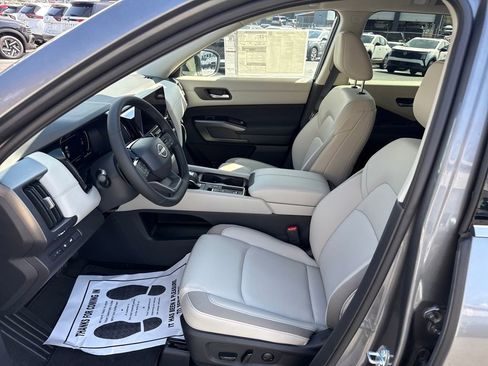 New 2026 Nissan Pathfinder SL FWD image 9
