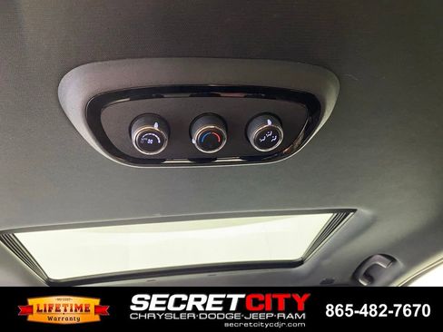 Used 2025 Dodge Durango GT AWD/4WD image 28