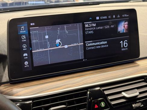 Used 2023 BMW 530e xDrive 530e iPerformance w/ Premium Package image 11