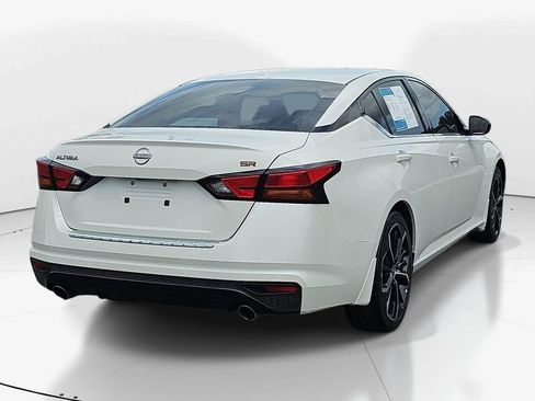 Used 2023 Nissan Altima 2.5 SR w/ SR Premium Package FWD image 6
